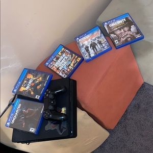 PS4 FOR SALE (FREE GAMES INCLUDED)